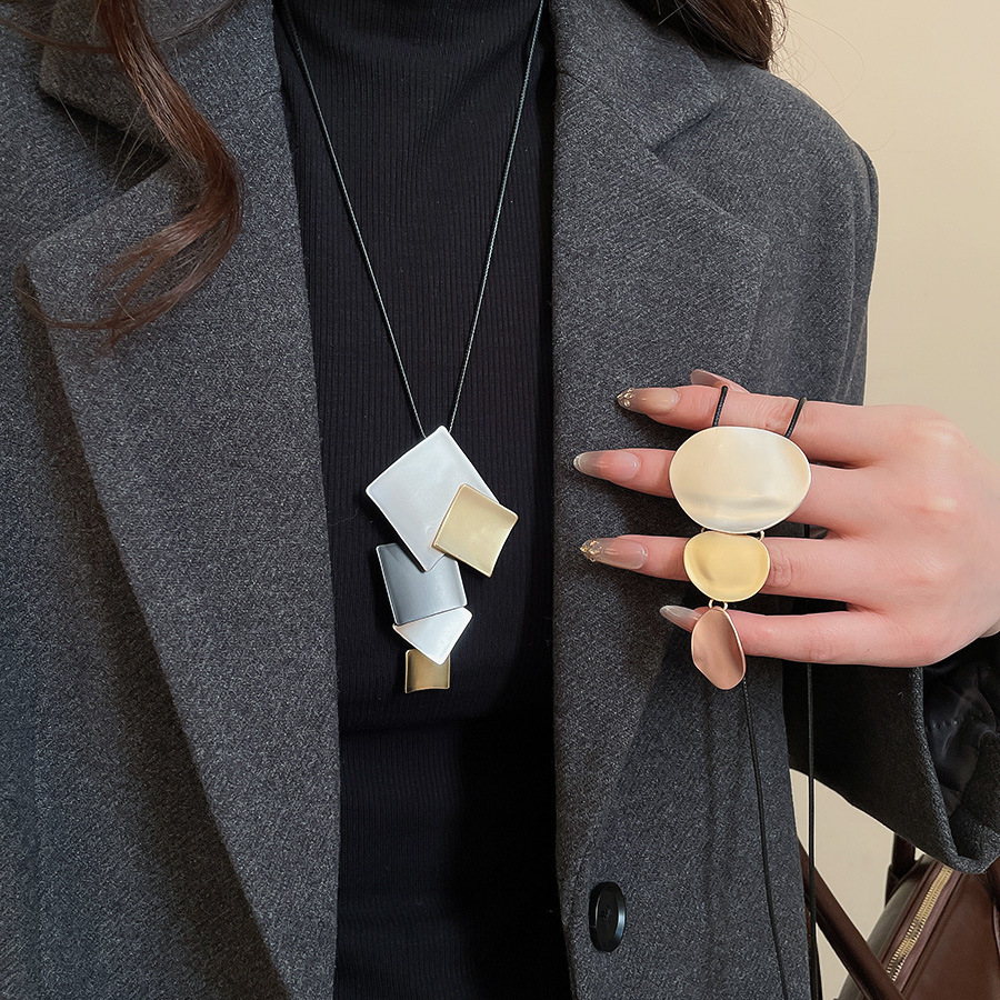 Winter Ethnic Fashion For Women - Collier pendentif en alliage géométrique exagéré