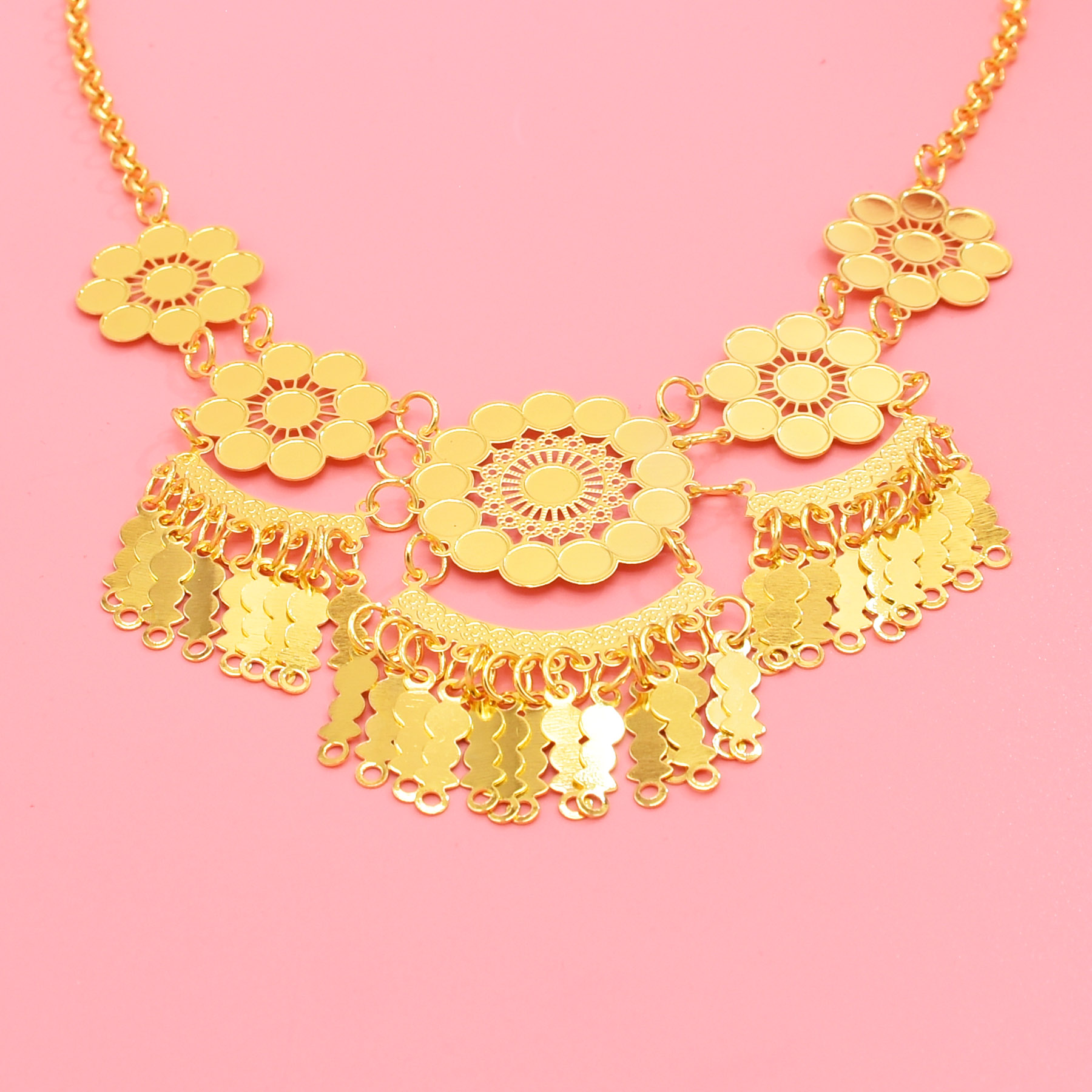 Collier de fleurs carrées creu - Ethnic Fashion Dubai avis et prix