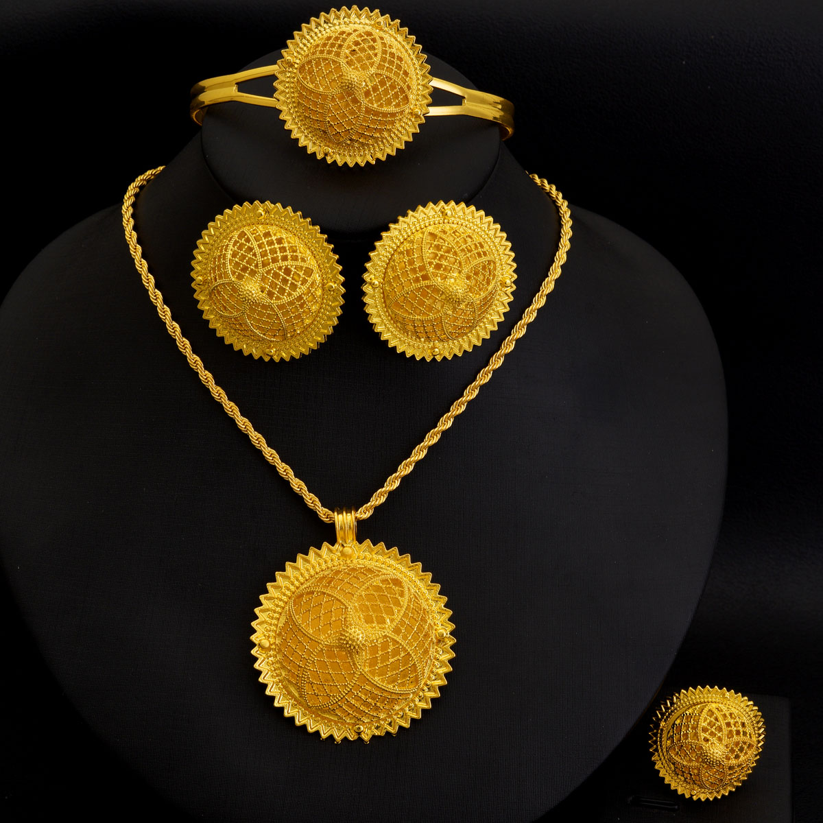 Ensemble de bijoux couleur dor - Ethnic Fashion Dubai avis et prix