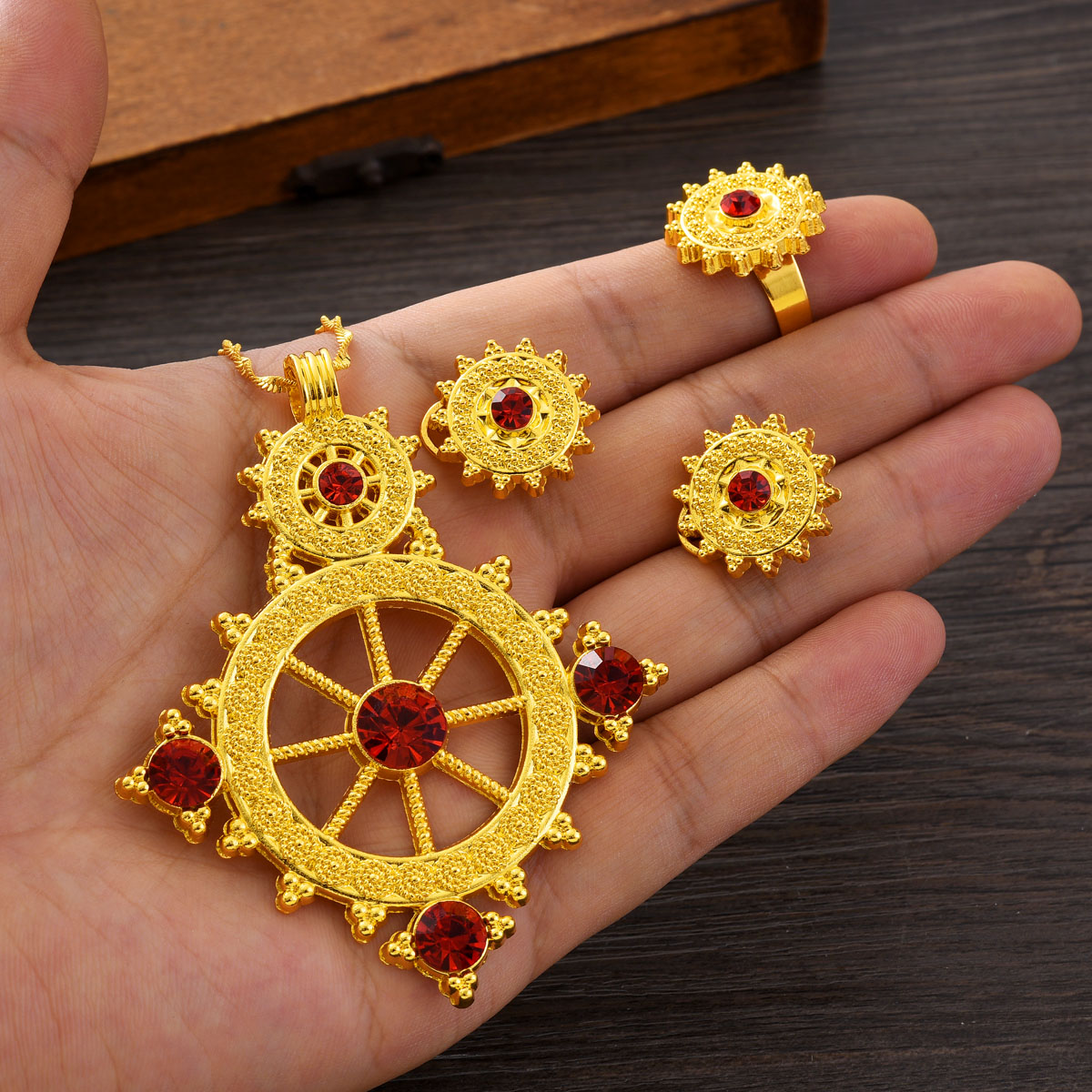 Ensemble de bijoux couleur dor - Ethnic Fashion Dubai avis et prix