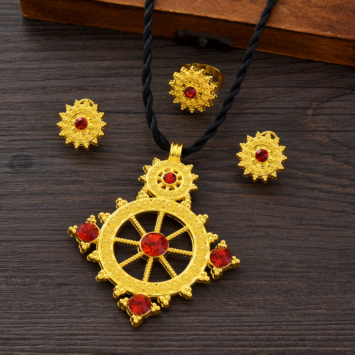 Ensemble de bijoux couleur dor - Ethnic Fashion Dubai avis et prix